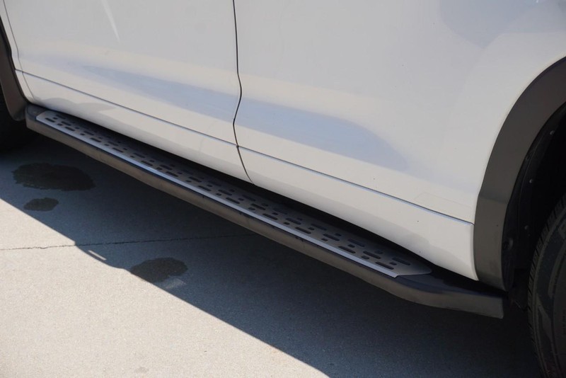 Toyota Highlander Vehicle Full-screen Gallery Image 16