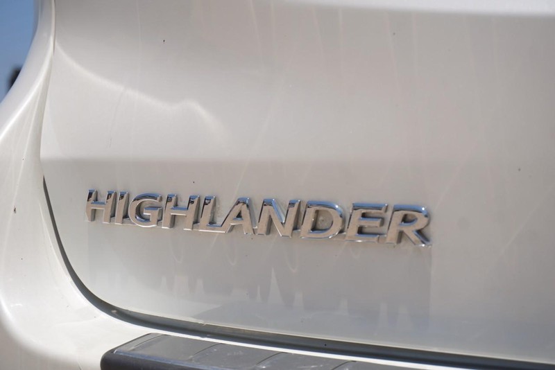 Toyota Highlander Vehicle Full-screen Gallery Image 20