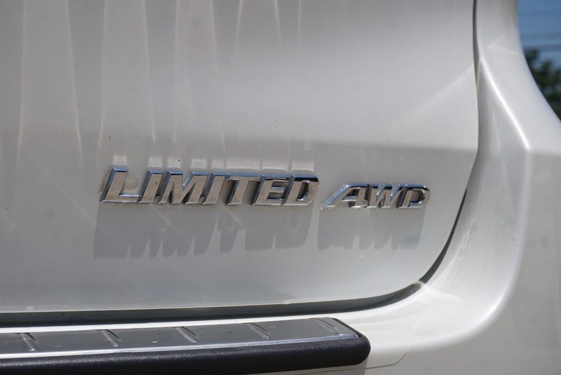 Toyota Highlander Vehicle Full-screen Gallery Image 21