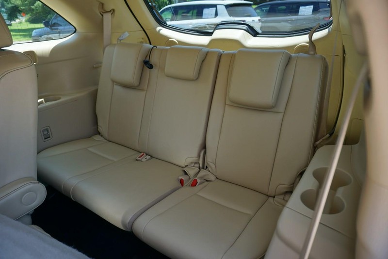 Toyota Highlander Vehicle Full-screen Gallery Image 28