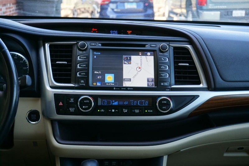 Toyota Highlander Vehicle Full-screen Gallery Image 37