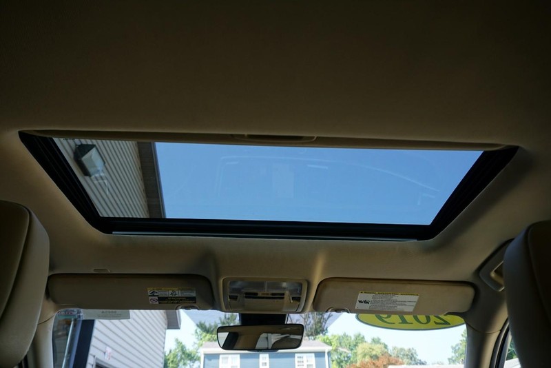 Toyota Highlander Vehicle Full-screen Gallery Image 38