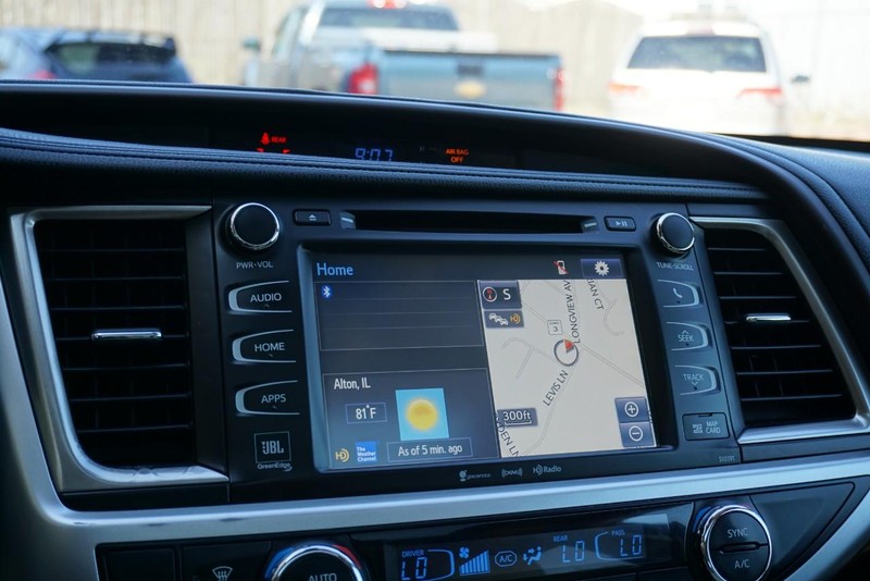 Toyota Highlander Vehicle Full-screen Gallery Image 46