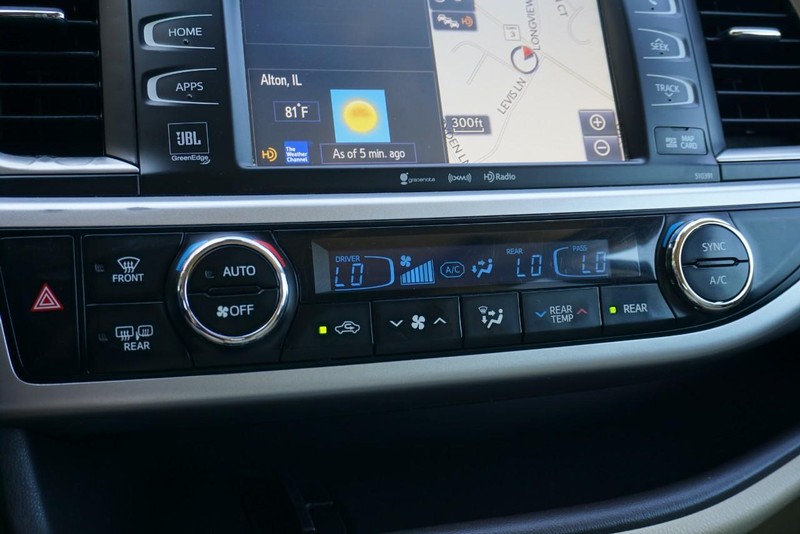 Toyota Highlander Vehicle Full-screen Gallery Image 47