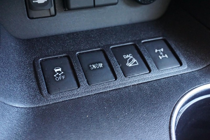 Toyota Highlander Vehicle Full-screen Gallery Image 48