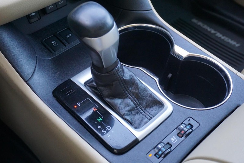 Toyota Highlander Vehicle Full-screen Gallery Image 49