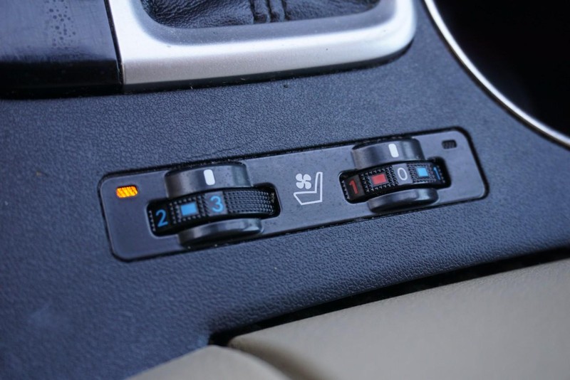 Toyota Highlander Vehicle Full-screen Gallery Image 50
