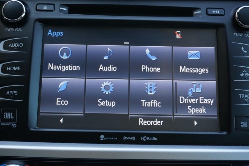Toyota Highlander Vehicle Full-screen Gallery Image 52