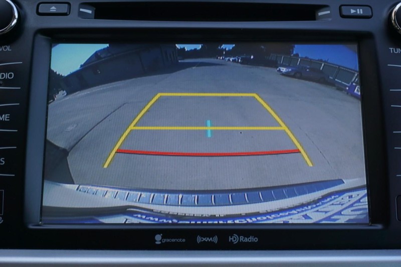 Toyota Highlander Vehicle Full-screen Gallery Image 57