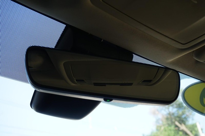 Toyota Highlander Vehicle Full-screen Gallery Image 58