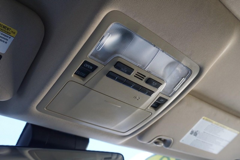 Toyota Highlander Vehicle Full-screen Gallery Image 59