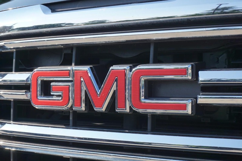 GMC Sierra 1500 Vehicle Full-screen Gallery Image 11