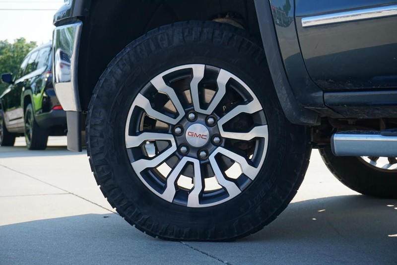 GMC Sierra 1500 Vehicle Full-screen Gallery Image 16