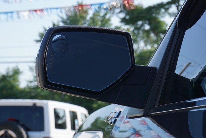 GMC Sierra 1500 Vehicle Full-screen Gallery Image 18
