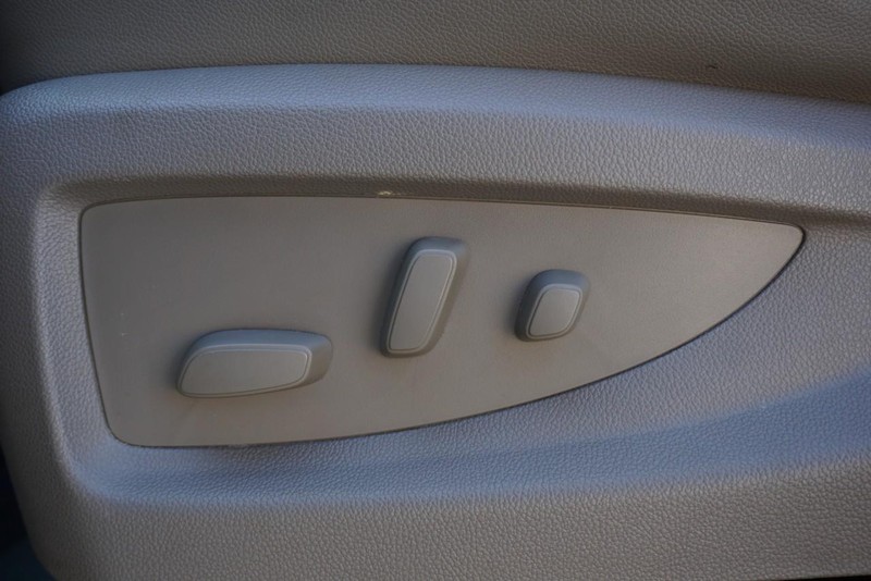 GMC Sierra 1500 Vehicle Full-screen Gallery Image 24