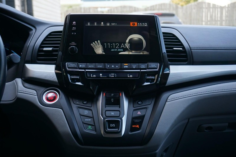 Honda Odyssey Vehicle Full-screen Gallery Image 35