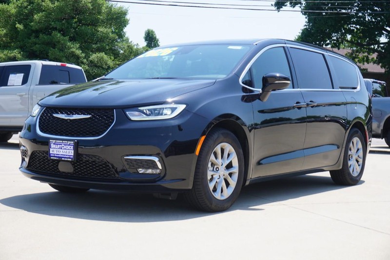 Chrysler Pacifica Vehicle Full-screen Gallery Image 07