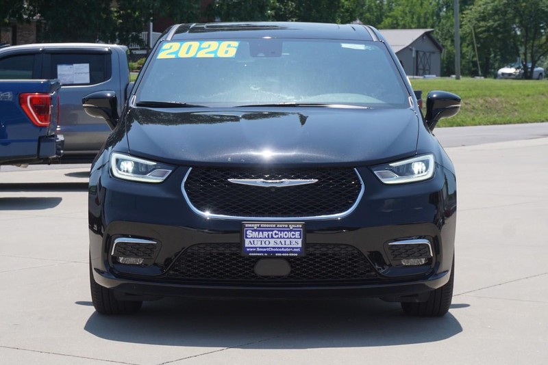 Chrysler Pacifica Vehicle Full-screen Gallery Image 08
