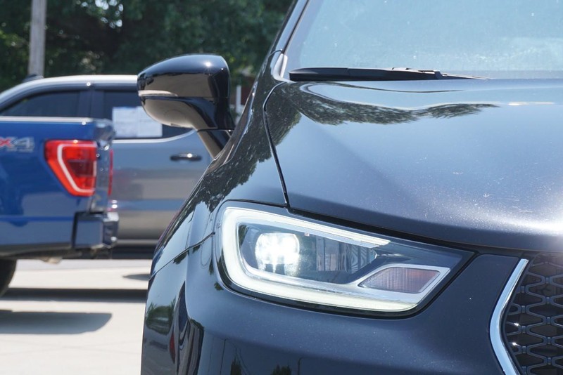 Chrysler Pacifica Vehicle Full-screen Gallery Image 09