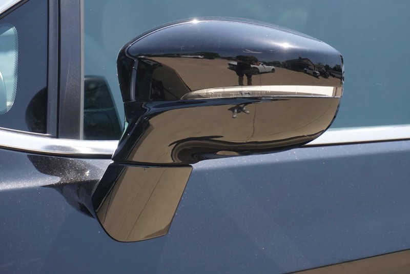 Chrysler Pacifica Vehicle Full-screen Gallery Image 12