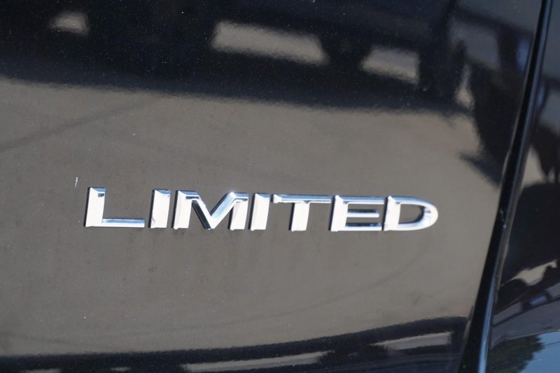 Chrysler Pacifica Vehicle Full-screen Gallery Image 19