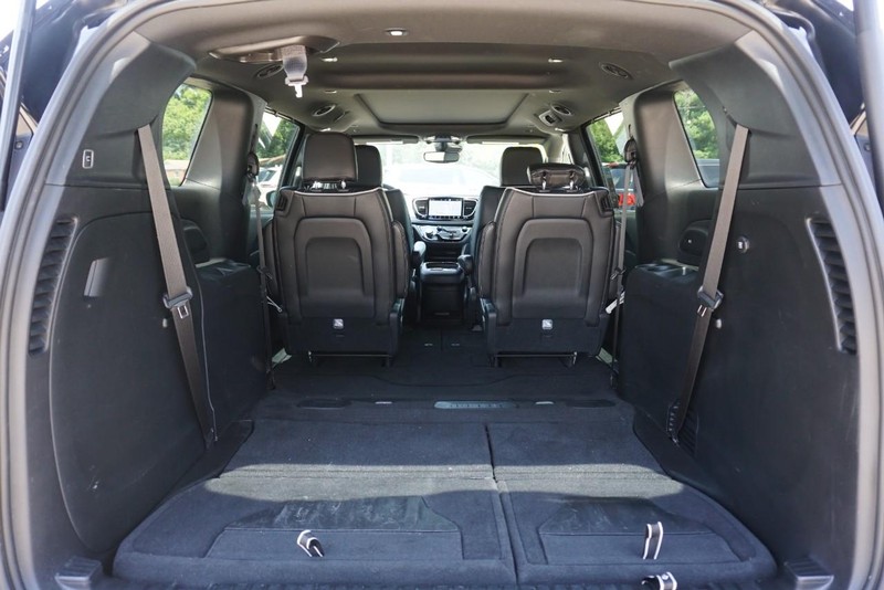 Chrysler Pacifica Vehicle Full-screen Gallery Image 21