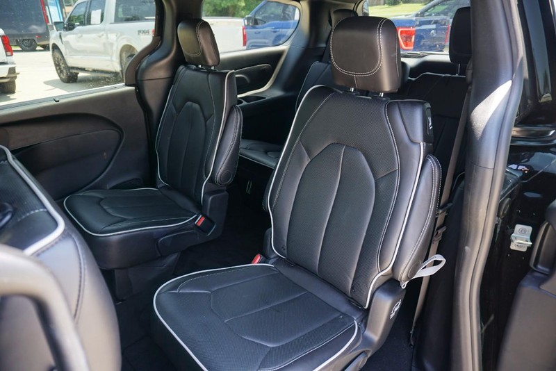 Chrysler Pacifica Vehicle Full-screen Gallery Image 26