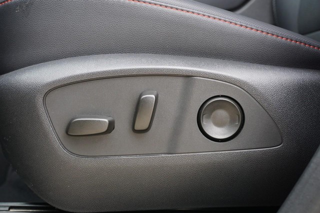 Chevrolet Traverse Vehicle Full-screen Gallery Image 24