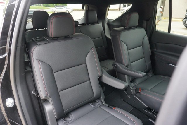 Chevrolet Traverse Vehicle Full-screen Gallery Image 31