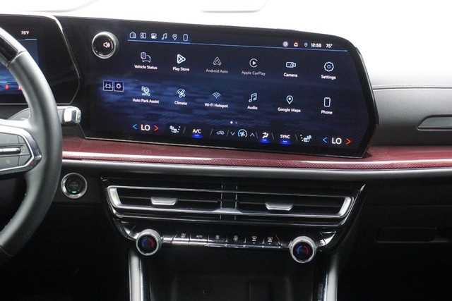 Chevrolet Traverse Vehicle Full-screen Gallery Image 38