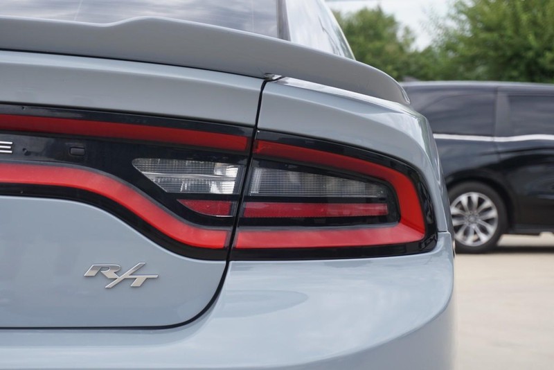 Dodge Charger Vehicle Full-screen Gallery Image 19