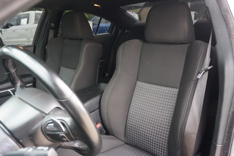 Dodge Charger Vehicle Full-screen Gallery Image 20