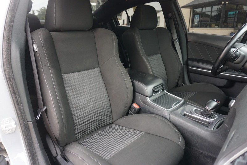 Dodge Charger Vehicle Full-screen Gallery Image 26