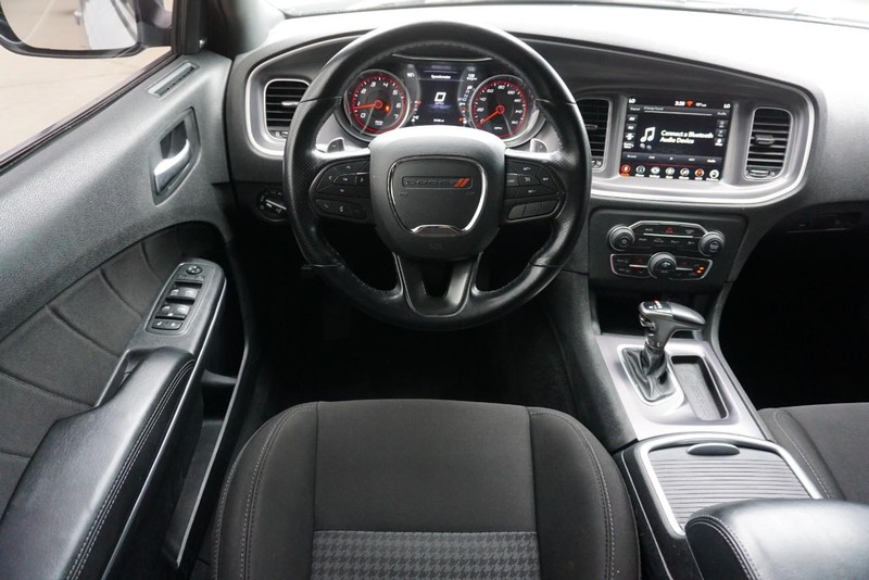 Dodge Charger Vehicle Full-screen Gallery Image 31