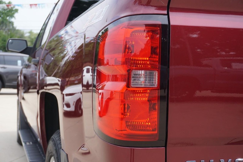 Chevrolet Silverado 1500 Vehicle Full-screen Gallery Image 21