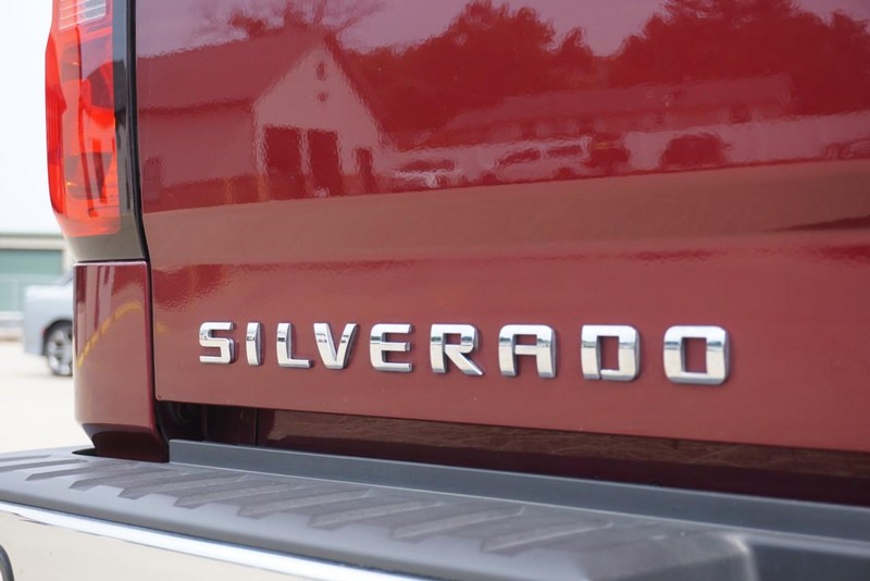 Chevrolet Silverado 1500 Vehicle Full-screen Gallery Image 23