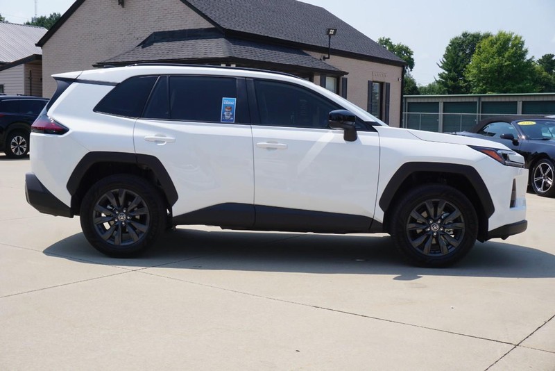Toyota RAV4 Vehicle Full-screen Gallery Image 02