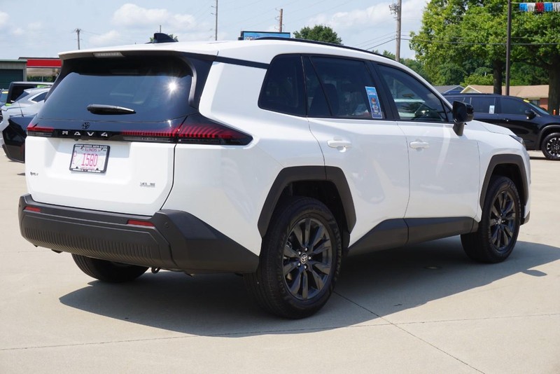 Toyota RAV4 Vehicle Full-screen Gallery Image 03
