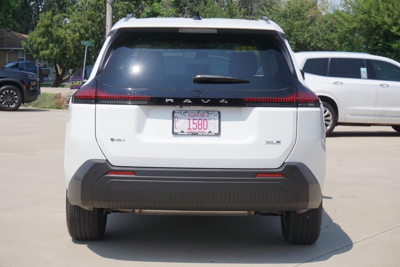 Toyota RAV4 Vehicle Full-screen Gallery Image 04