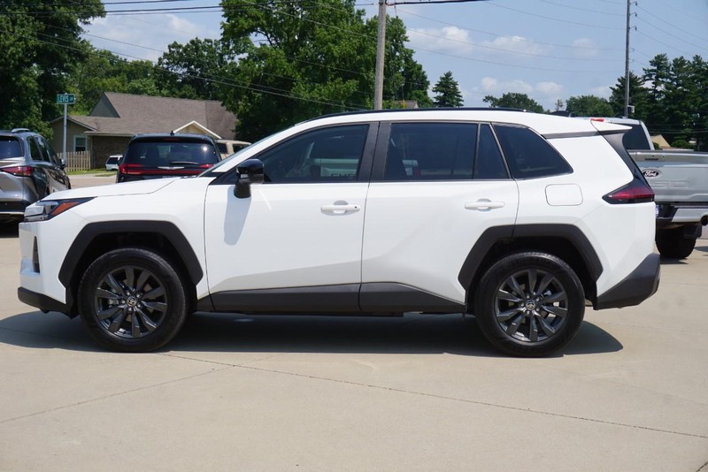 Toyota RAV4 Vehicle Full-screen Gallery Image 06