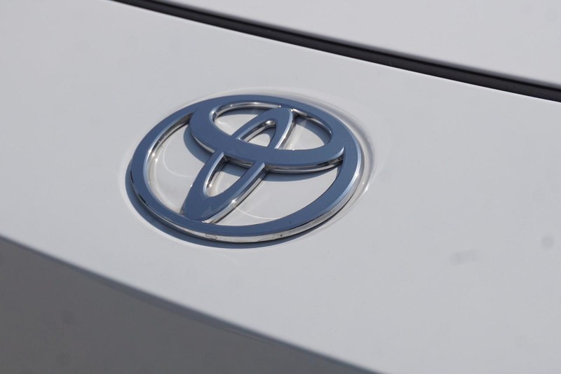 Toyota RAV4 Vehicle Full-screen Gallery Image 11