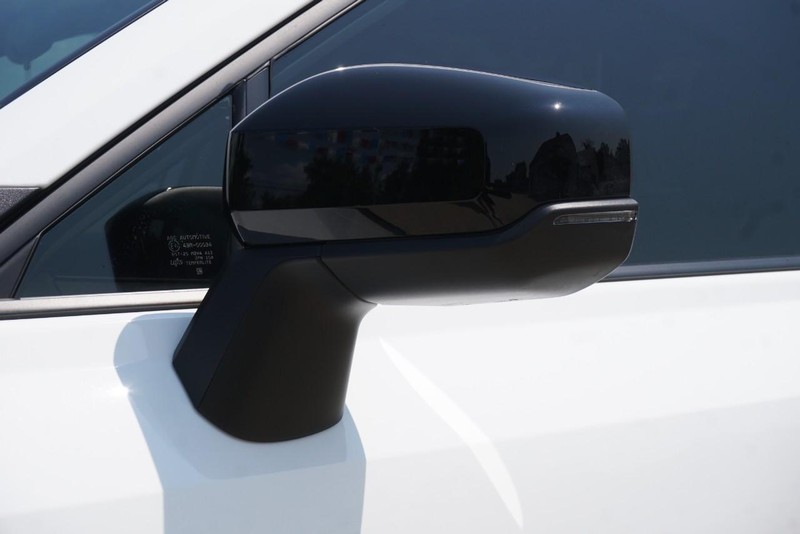 Toyota RAV4 Vehicle Full-screen Gallery Image 12