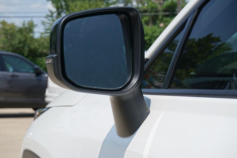 Toyota RAV4 Vehicle Full-screen Gallery Image 15