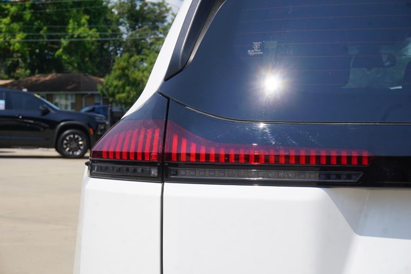 Toyota RAV4 Vehicle Full-screen Gallery Image 16