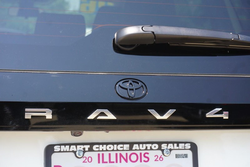 Toyota RAV4 Vehicle Full-screen Gallery Image 18