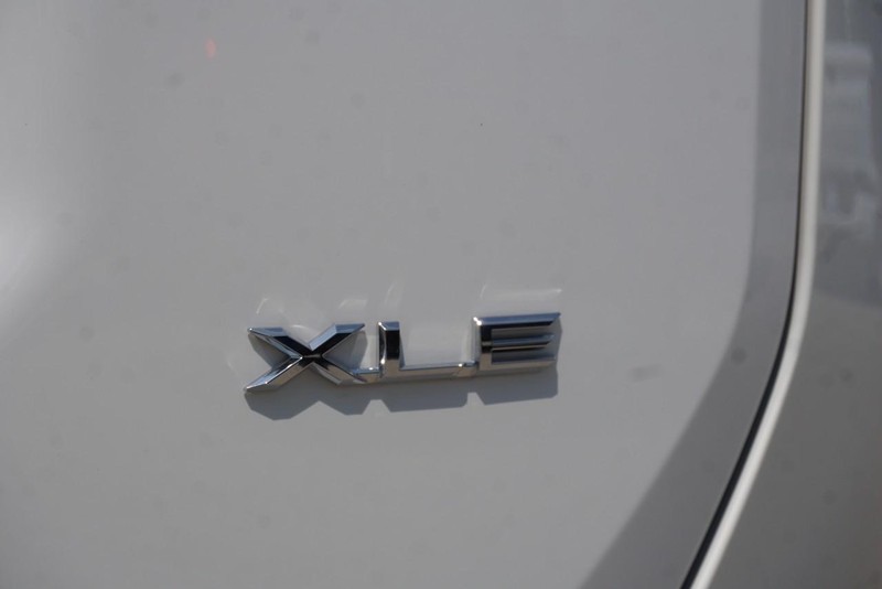 Toyota RAV4 Vehicle Full-screen Gallery Image 20