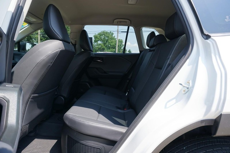 Toyota RAV4 Vehicle Full-screen Gallery Image 25