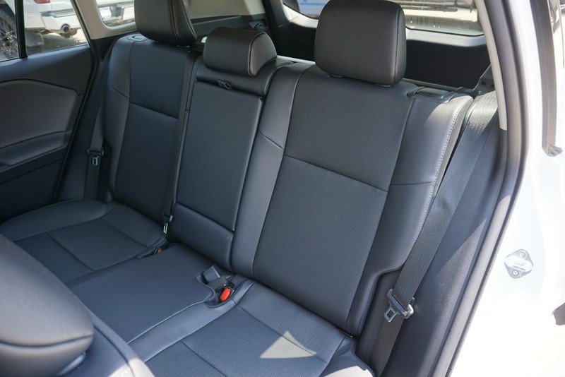 Toyota RAV4 Vehicle Full-screen Gallery Image 26