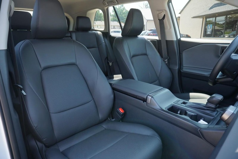 Toyota RAV4 Vehicle Full-screen Gallery Image 30