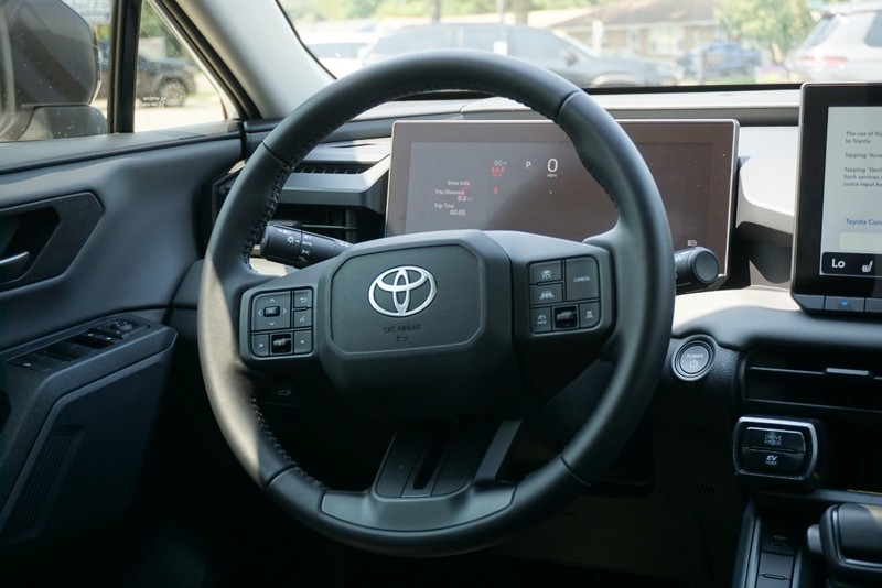 Toyota RAV4 Vehicle Full-screen Gallery Image 32